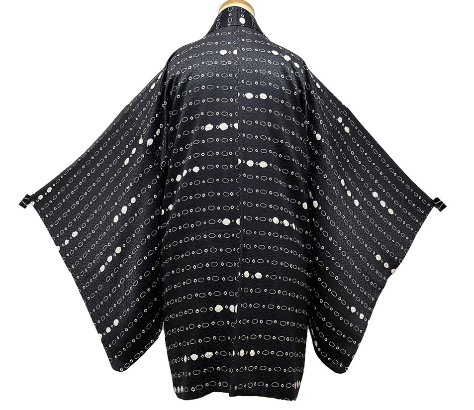 正絹 黒羽織 / 裄64cm / 絞り染め / 美品 / 同梱可 / 羽織のみの販売です