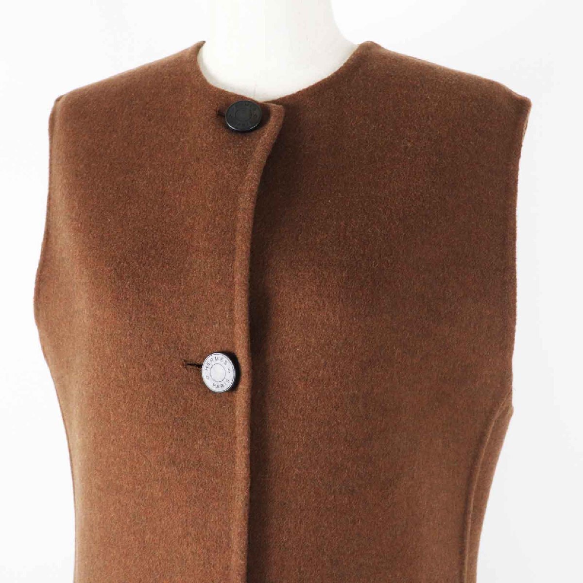 極美品◎HERMES エルメス 23AW 3H0198DB カシミヤ100％ ウッドセリエボタン付き ダブルフェイス ロングジレ／ベスト 38 参考価格850000円_画像2