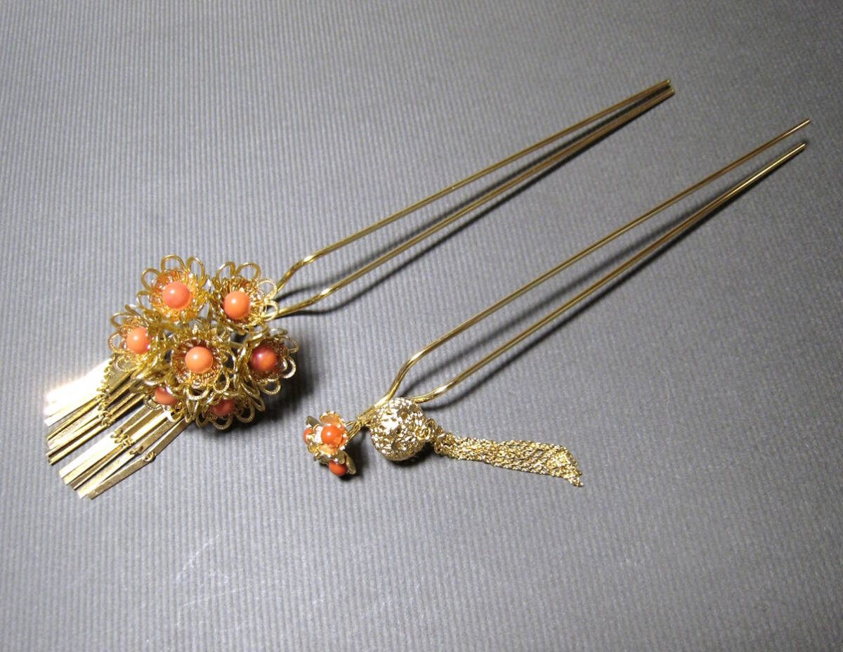 花　彫金　ビラビラ飾り　チリカン　梅花　毬飾り　簪　和装　髪飾り　かんざし　２点