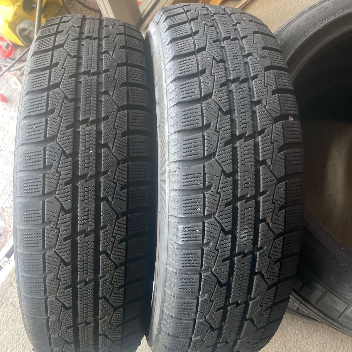 175/65R15 トーヨータイヤ OBSERVE GARIT GIZ 中古スタッドレスタイヤ2本　2020年製　残山あり　ガリット_画像1