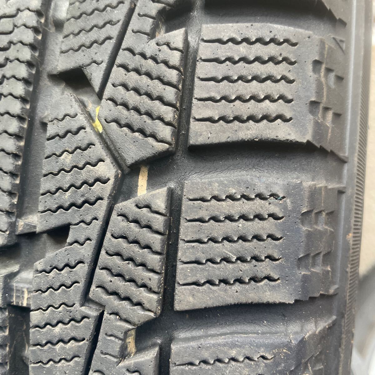 175/65R15 トーヨータイヤ OBSERVE GARIT GIZ 中古スタッドレスタイヤ2本　2020年製　残山あり　ガリット_画像4