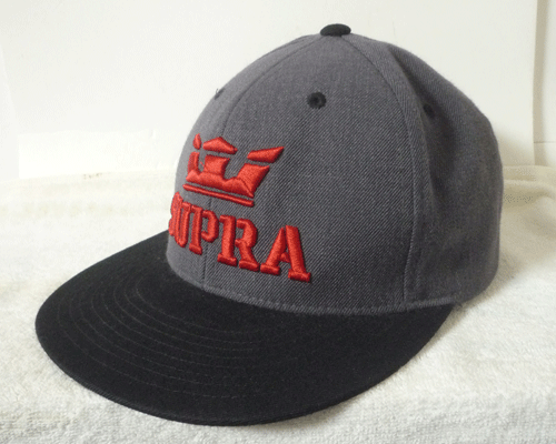 スープラ　SUPRA　グレー　ブラック　レッド　ロゴ　キャップ　帽子　メンズ
