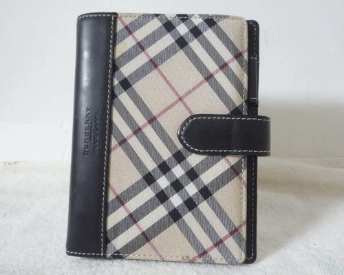 バーバリーブルーレーベル　BURBERRY BLUE LABEL　ナイロンキャンバス　レザー　ベージュ系チェック柄　ブラック　手帳カバー