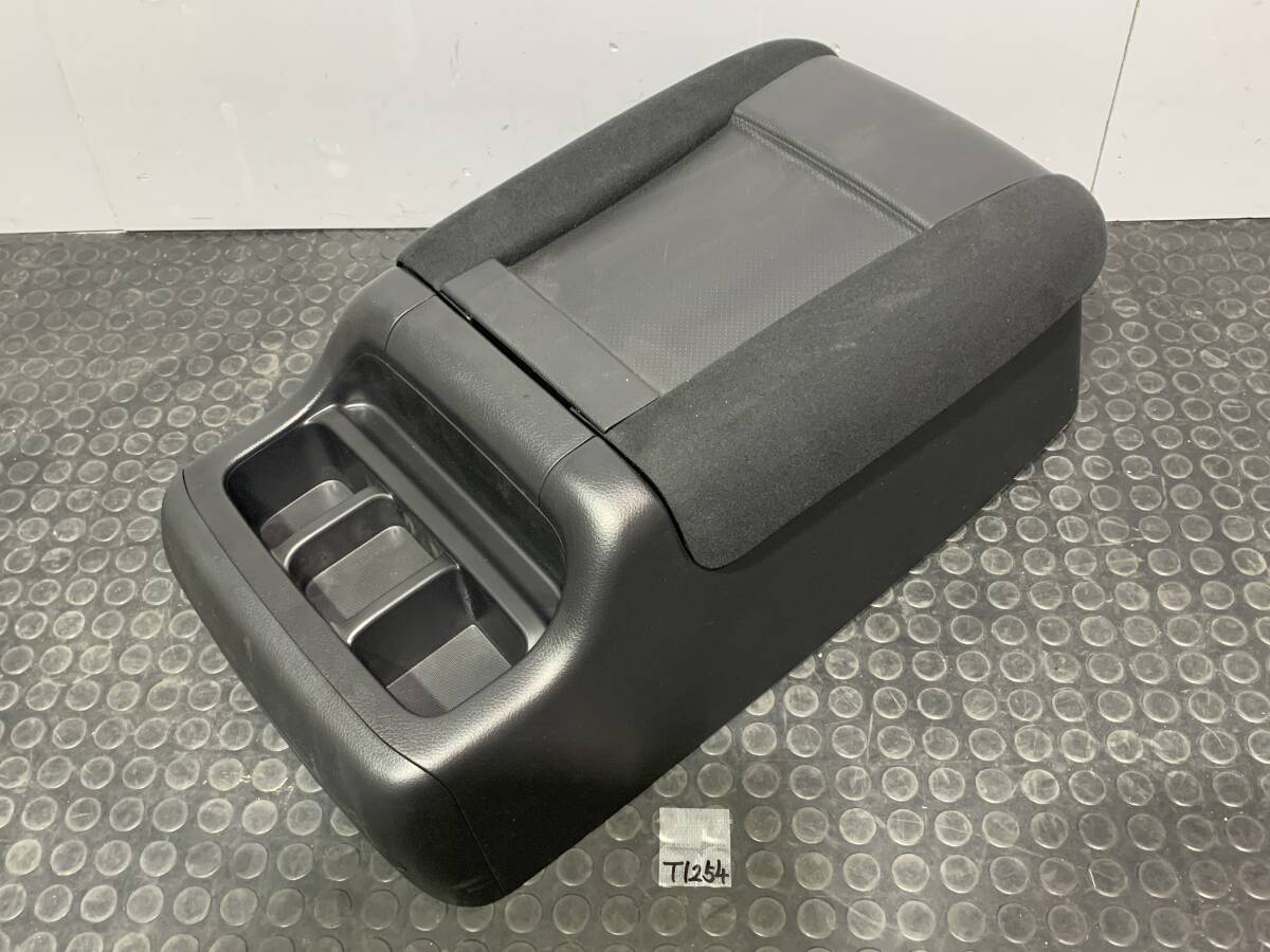 新車外し E26 CARAVAN キャラバン NV350 センターコンソール ドリンクホルダー 小物入れ 肘置き 96910 3YA0A 日産純正