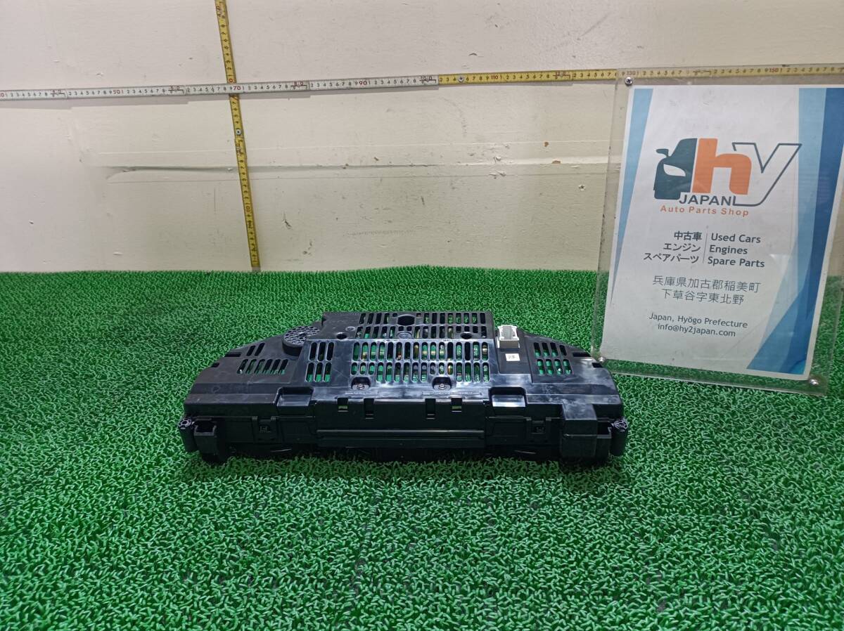 メルセデスベンツ　スピードメーター　 C250 ステーションワゴン　DBA-204247　204247　2013?。yj　NSP244328