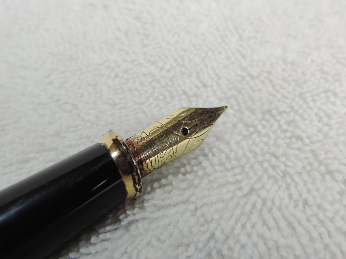【質問欄より値下げ交渉可】ビッグサイズ・クロス 万年筆・金属軸・美品・細字ペン先(F) ・CROSS USA