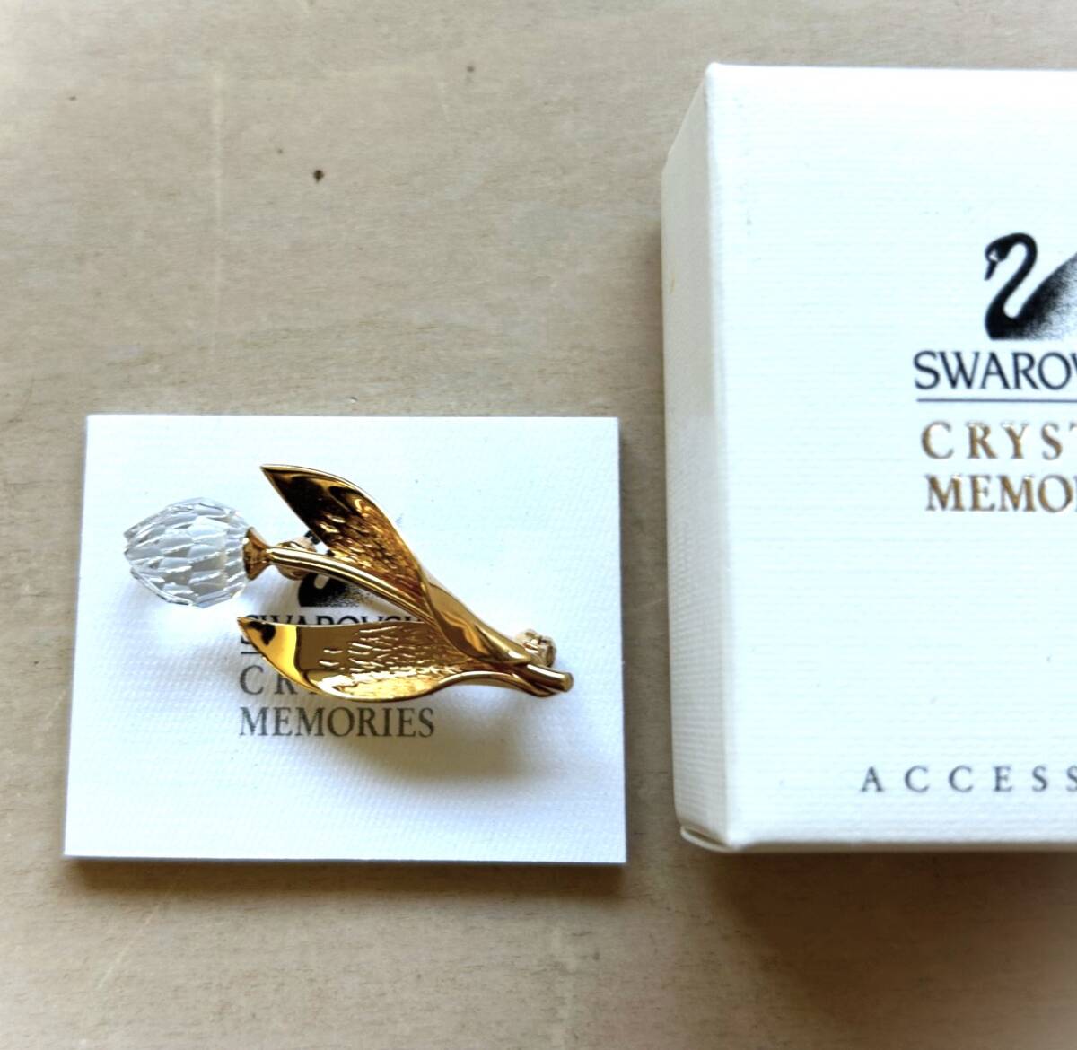 新品同様★SWAROVSKI　スワロフスキー　ブローチ　チューリップモチーフ　花　フラワー　ゴールド★ケース付き