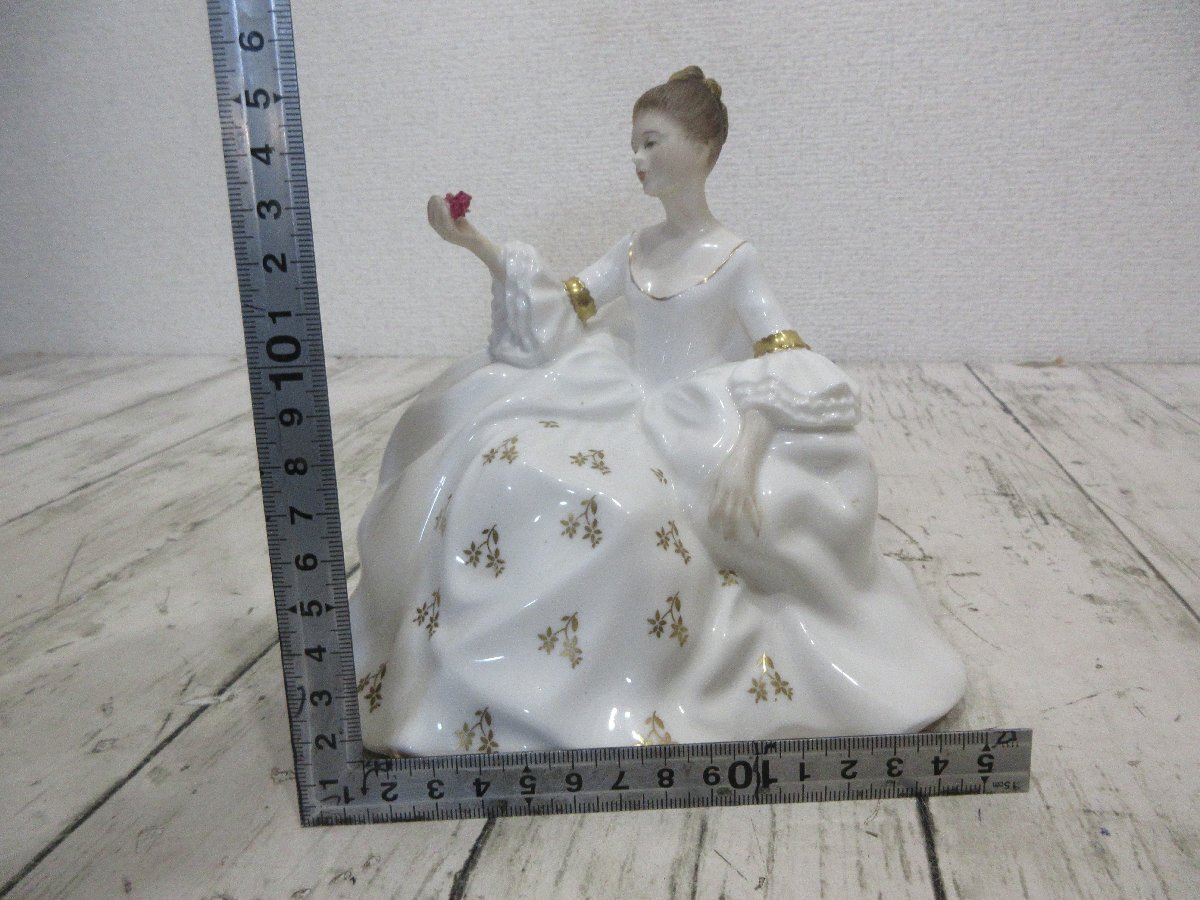 mae ?5.ロイヤルドルトン　HN 2339 MY LOVE フィギュリン　貴婦人 【星見(jiàn)】