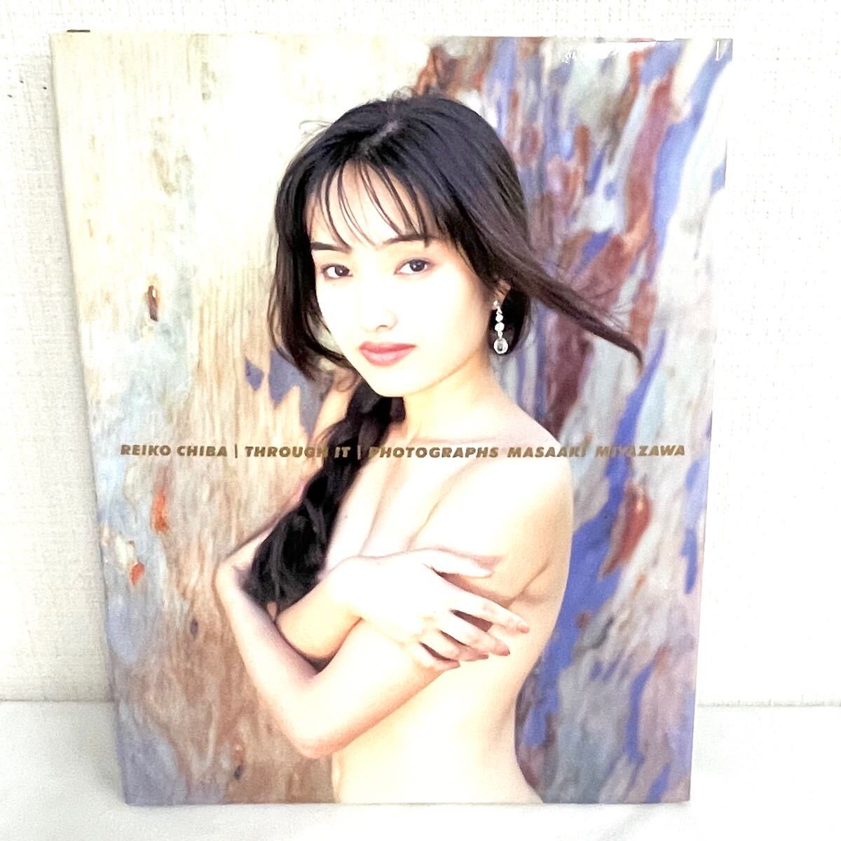 F01036 書籍 千葉麗子写真集 THROUGH IT 撮影 宮澤正明 平成6年9月10日第1刷発行 株式会社スコラ発行所