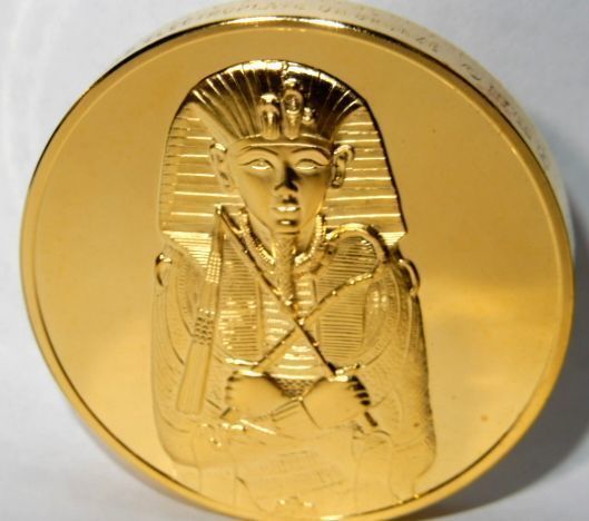 レア 限定品 古代エジプト 第18王朝のファラオ ツタンカーメン マスク彫刻 美術品 コレクション 記念品 記念メダル 純金仕上げ コイン 章牌_画像3