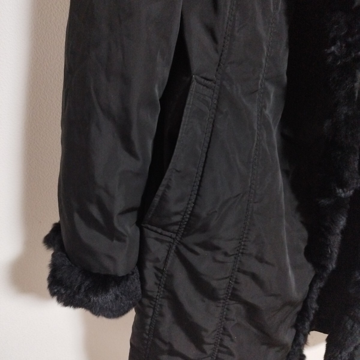 柔らかく軽量 中綿 ジャケット 黒 ふわふわ レディース_画像5