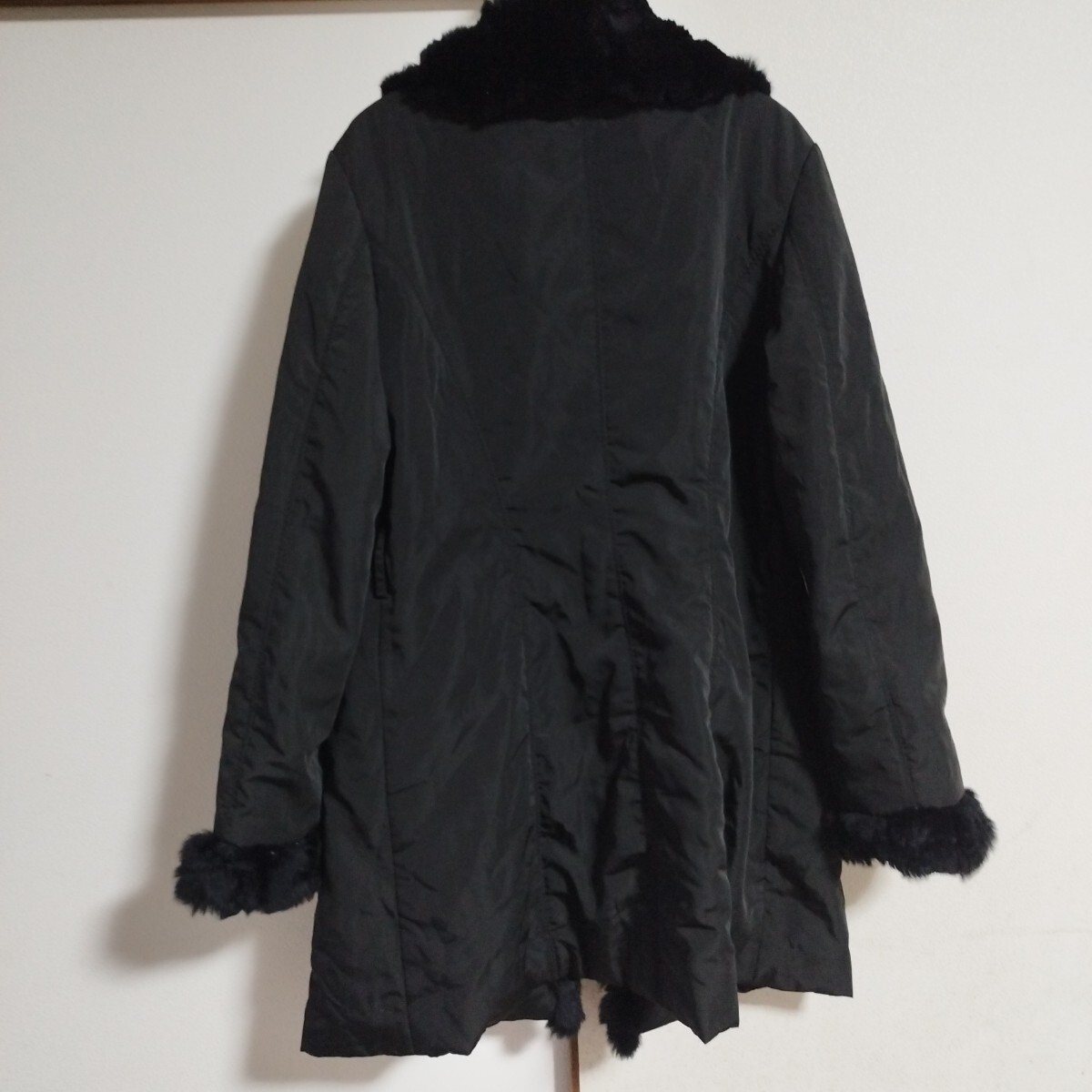 柔らかく軽量 中綿 ジャケット 黒 ふわふわ レディース_画像6