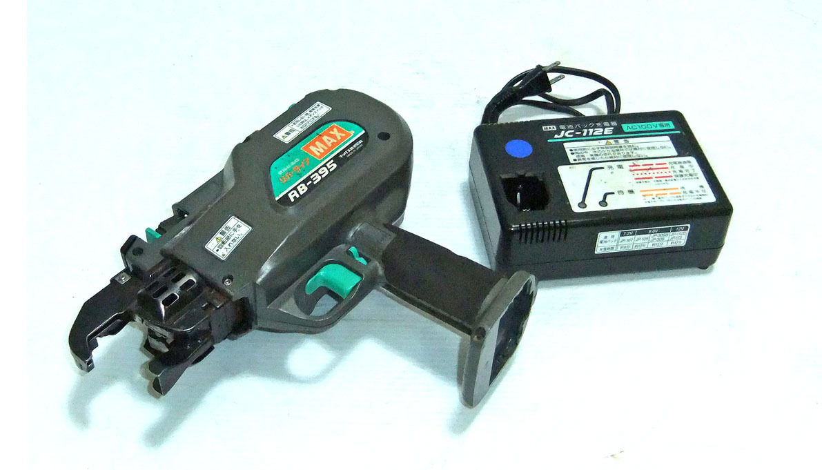 020♪おすすめ商品♪MAX　マックス 充電式鉄筋結束機　リバータイア RB-399　本体のみ　*通電時赤ランプ点滅 動作未確認 020♪おすすめ品・即決価格♪MAX マックス 鉄筋結束機 ツインタイヤ RB