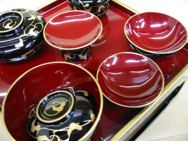 ◇25◇ 唐草+淵金 黒内朱☆国産品 会津 漆塗 七寸五分 木製 仏膳椀 納期１０日間程度 新品未使用【信頼のヤフオク！実績２５年】★