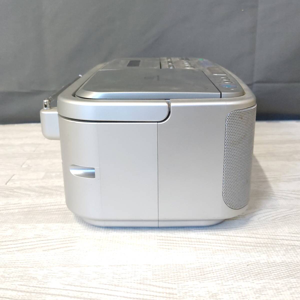 SONY CDラジカセ CFD-E501 シルバー 大画面 小型 幅30cm 中古 SONY CDラジカセ CFD-E501 シルバー 大画面 小型 幅30cm 中古