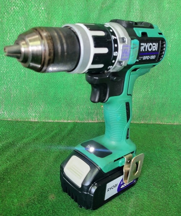 *0 б/у Ryobi заряжающийся . перемещение шуруповерт BPD-1800*