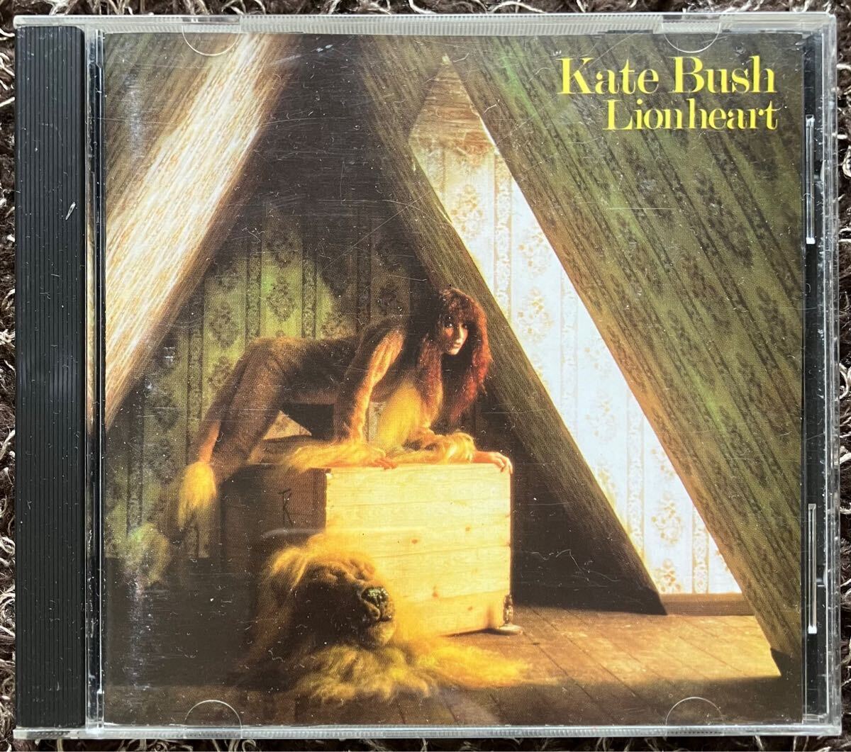 KATE BUSH / LIONHEART ( 旧規格 UK盤 ノーバーコード )