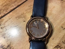 AK1136 良品程度 レア MARC BY MARC JACOBS マークバイマークジェイコブス MBM1221 ゴールド 鏡面ダイアル クオーツ レディース 腕時計