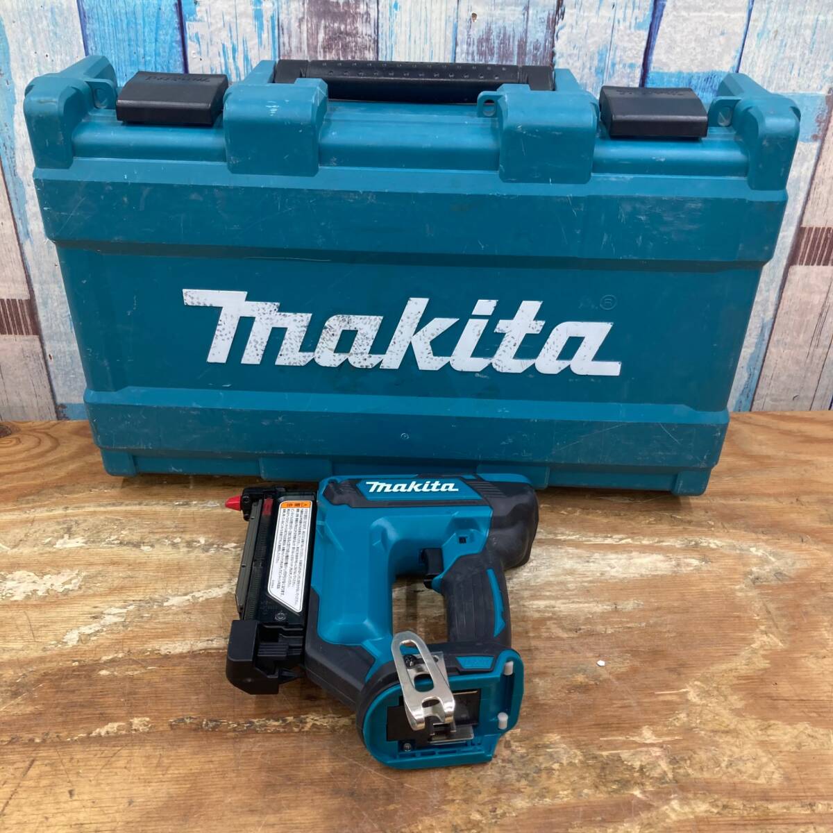 【中古品】★マキタ(makita) 18Vコードレスピンネイラ PT353DZK 本体+ケース
