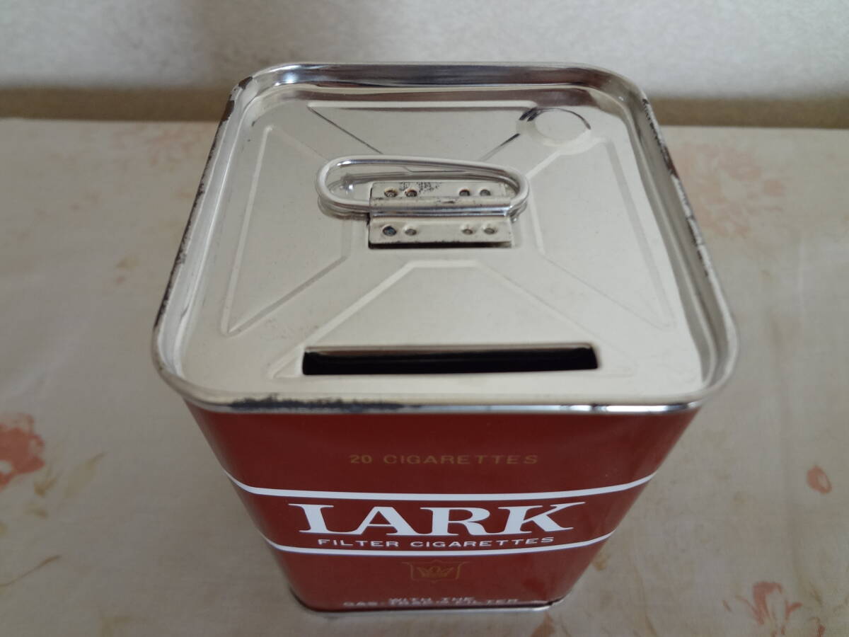 LARK ラーク　ブリキ缶 貯金箱　ノベルティ