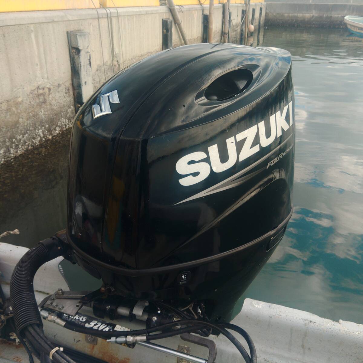 249500円 スズキ船外機 DF200A 送料込み 200PS 200馬力 直4 船 249500円 スズキ船外機 DF200A 送料込み 200PS 200馬力 直4 船