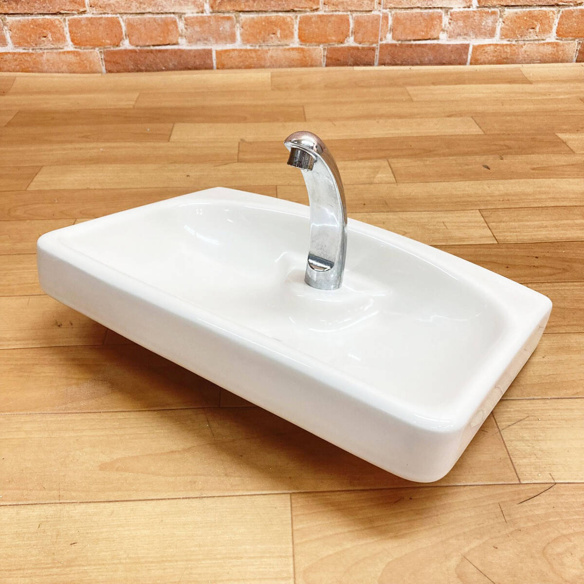 美品】TOTO 洋式 トイレ 便器 「731・731B」 タンク用の蓋(ふた 美品】TOTO 洋式 トイレ 便器 「731・731B」 タンク用の蓋(ふた