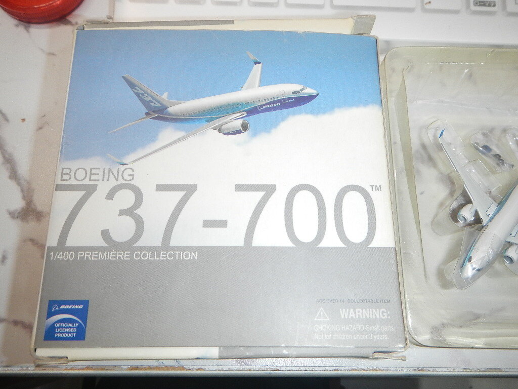 ドラゴン ボーイング 737-700 1/400