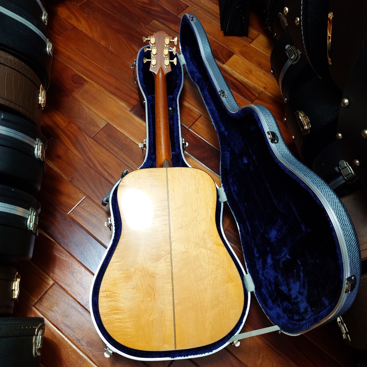 BC Ricci America производства 1976 год B30 редкий ba-ru Maple материал. высококлассный контейнер ценный . поздняя версия EG. такой же type head .150G колок отличный . отличный звуки высококлассный ke-s