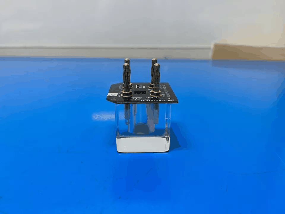 [NBC] Tektronix 2450-ECVCUBE : ELECTROCHEMISTRY CV SIMULATION CUBE (中古 8485)