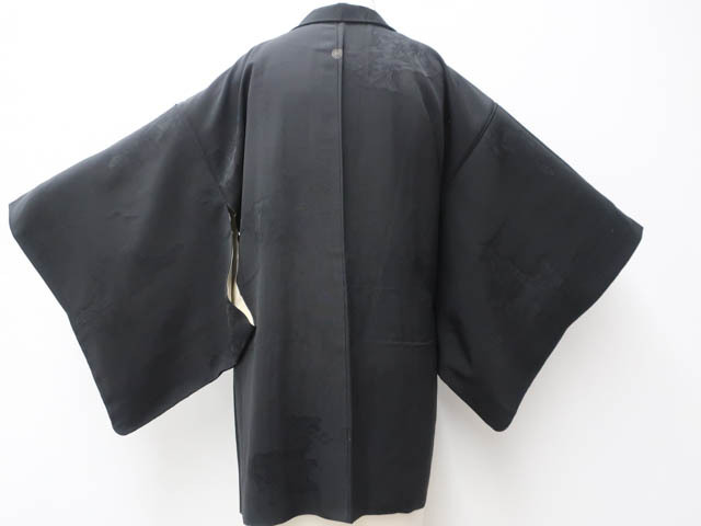 《京都一輝堂》【着物】羽織 黒羽織 縫い紋入り 羽織紐付 身丈約78cm 裄丈約61cm 24z-3736