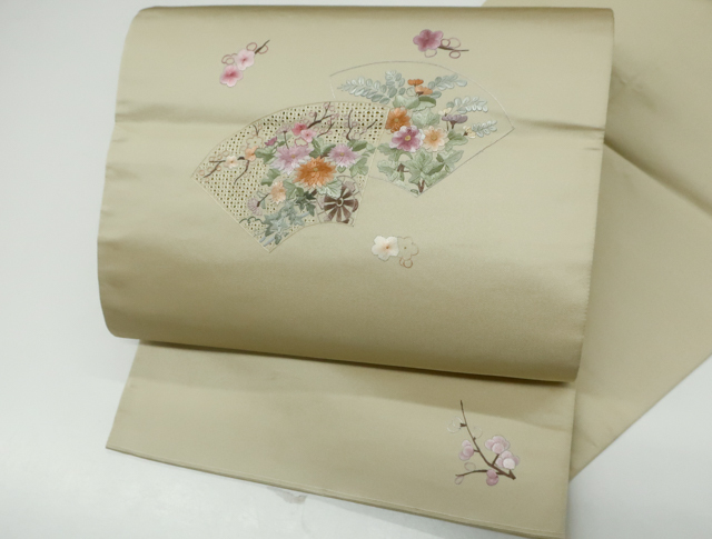 《京都一輝堂》【着物】 袋帯 お太鼓柄 地紙に花文様 刺繍 24b-1878