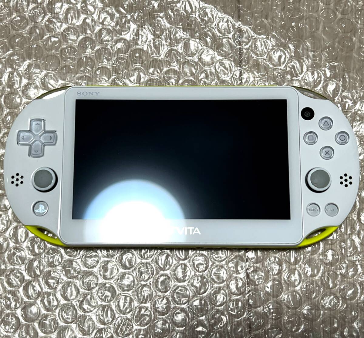 〈一部難あり・画面無傷・動作確認済み〉PS vita PCH -2000 ZA13 ライムグリーン/ホワイト 本体 PlayStation プレイステーション