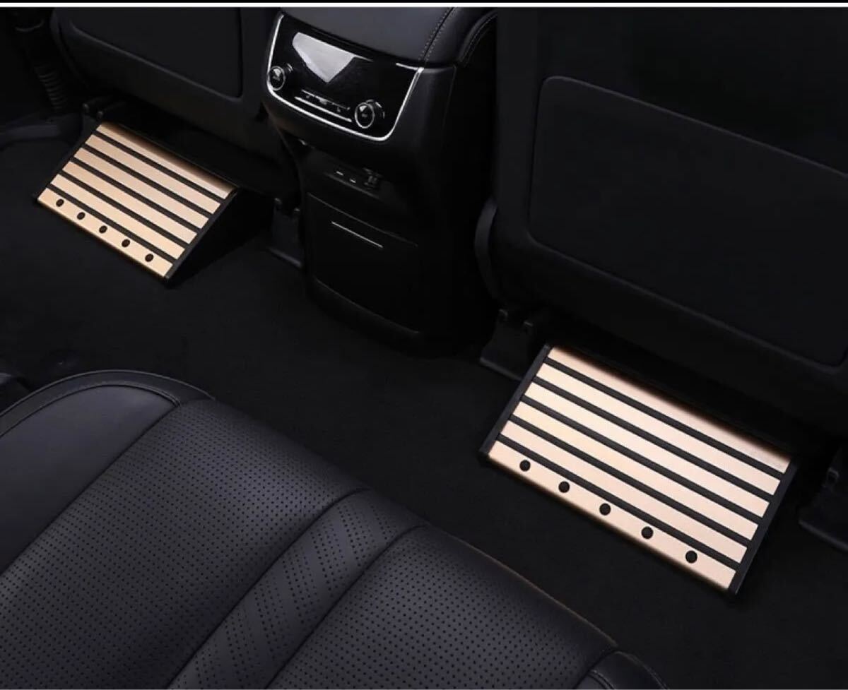 自動車の後部座席の休憩ペダルはアルファードの足で商用車内装を頼むのは通用_画像4