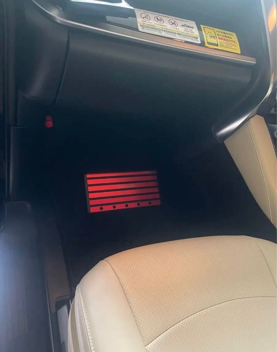 自動車の後部座席の休憩ペダルはアルファードの足で商用車内装を頼むのは通用_画像9