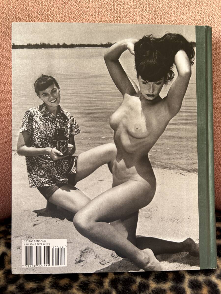 レア 洋書 写真集 Bettie Page ベティペイジ Queen of Curves ピンナップガール ボンデージ ロカビリー ハードカバー アート カルチャー