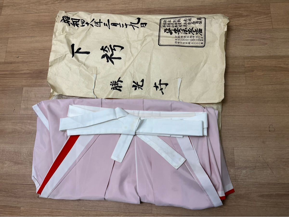 収集品(中古)本金箔大柱 本金鍍金金具付き 木製 3273 仏壇 収集品(中古)本金箔大柱 本金鍍金金具付き 木製 3273 仏壇