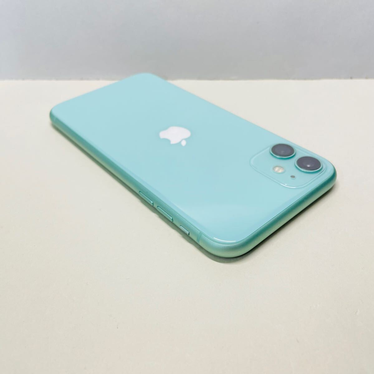 Apple iPhone 11 64GB SIMフリー バッテリー100% 7909