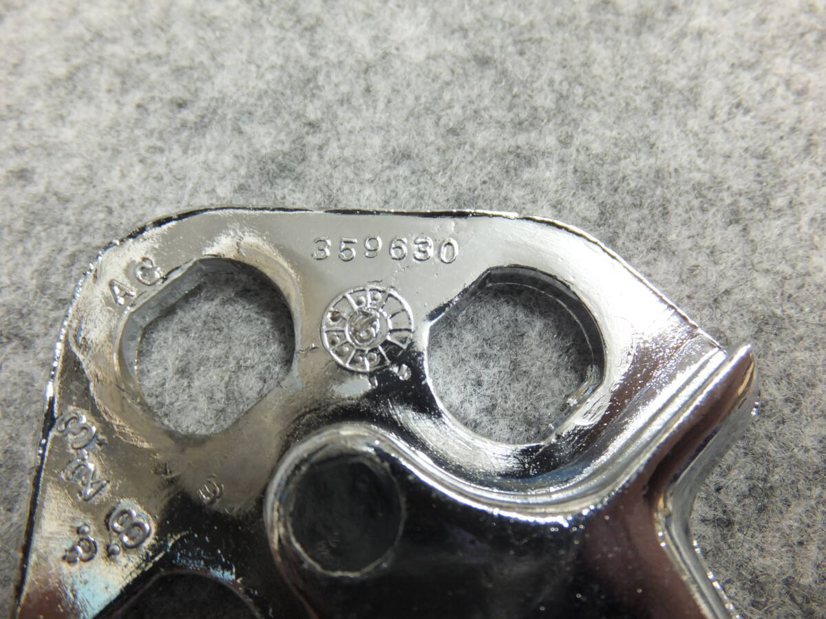 1968-1982 Corvette T-TOP центральный Spade металлические принадлежности блокировка булавка гид 2 шт. комплект Corvette T-Top Center Spade Lock Pin Guide C3