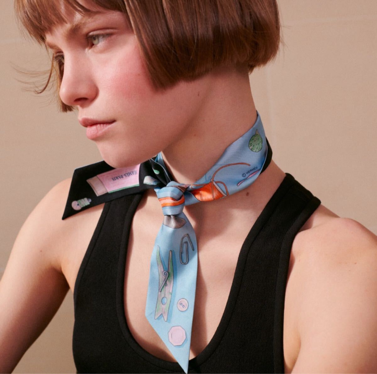 HERMES エルメス ツイリー 《イン・ザ・ポケット》未使用新品 HERMES エルメス ツイリー 《イン・ザ・ポケット》未使用新品