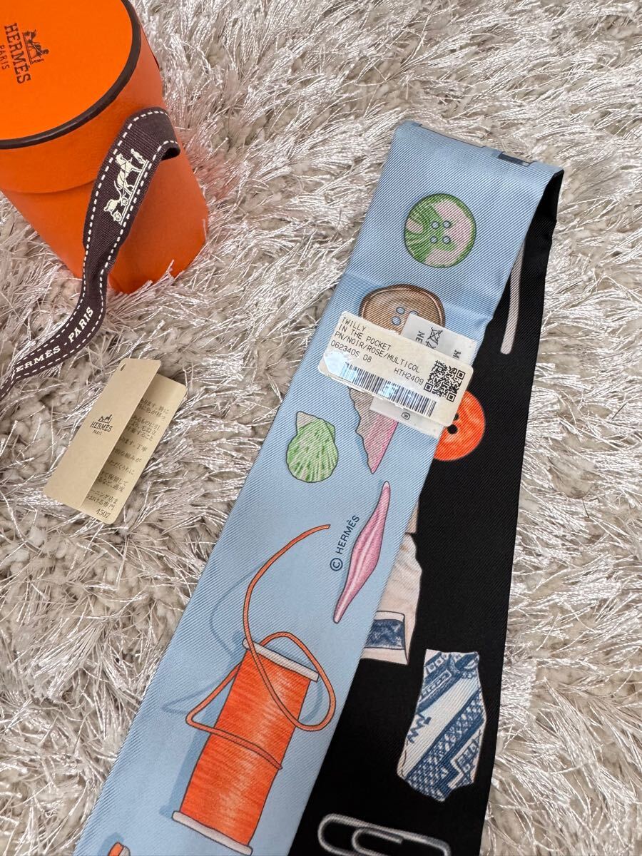 HERMES エルメス ツイリー 《イン・ザ・ポケット》未使用新品 HERMES エルメス ツイリー 《イン・ザ・ポケット》未使用新品