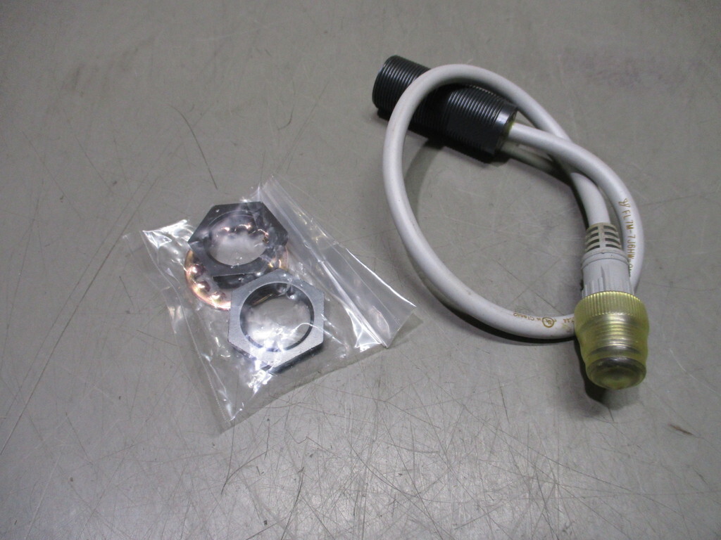 新古 アズビル FL7M-7J6HW-CN03Z シリンダ形直流2線式耐スパッタ 新古 アズビル FL7M-7J6HW-CN03Z シリンダ形直流2線式耐スパッタ