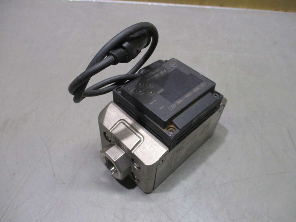 中古 KEYENCE FD-MZ10AY 電磁式流量センサ アンプ一体横型 中古 KEYENCE FD-MZ10AY 電磁式流量センサ アンプ一体横型