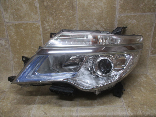 206-695-O★後期 LED C26 セレナ★左ヘッドライト KOITO 100-23683 打刻 Y★ユニット メッキ/ブルーレンズ 日産 純正 (DM) C26 後期 セレナ 右 LED ヘッドライト - メルカリ