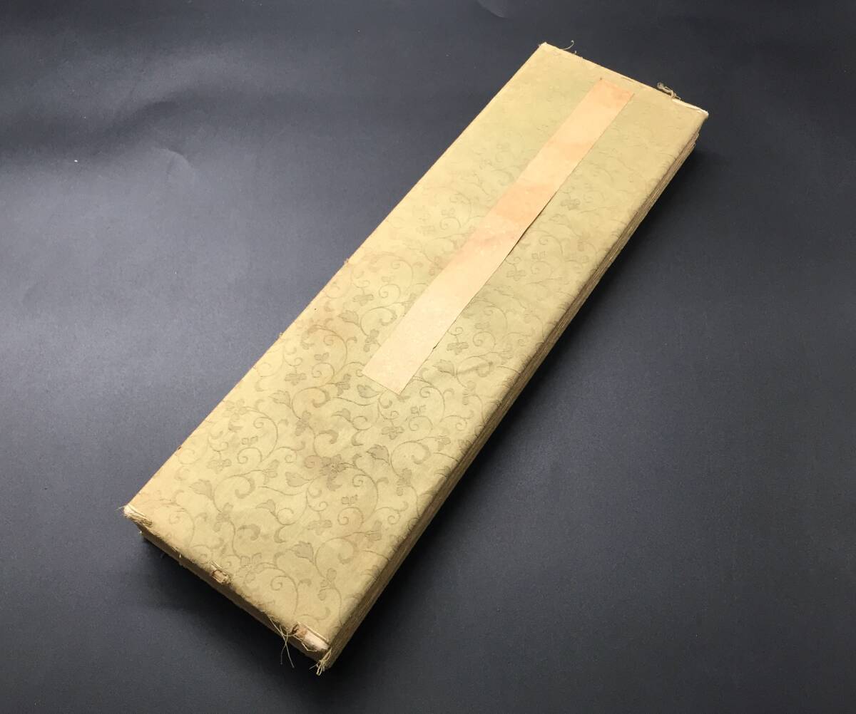 古い白帖 短冊帖 50葉用 折帖 絹地 金縁 古筆切 古文書 古い白帖 短冊帖 50葉用 折帖 絹地 金縁 古筆切 古文書