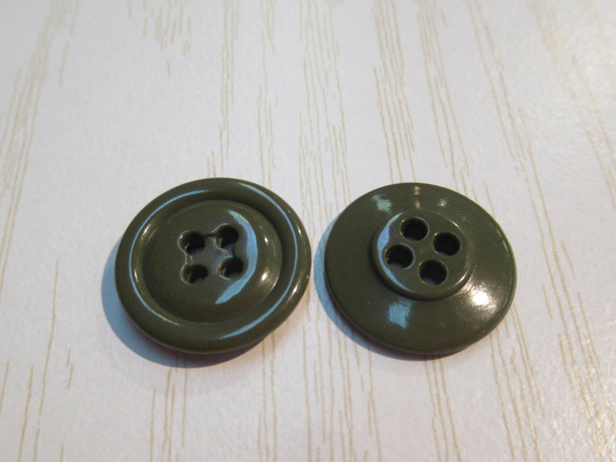 手芸 和洋裁用釦 ユリア樹脂四つ穴ボタン オリーブ 21mm8個入り g-2008　_画像2