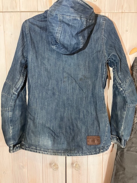 送料込み VOLCOM ボルコム 上下セット サイズXS USED リアル 送料込み VOLCOM ボルコム 上下セット サイズXS USED リアル