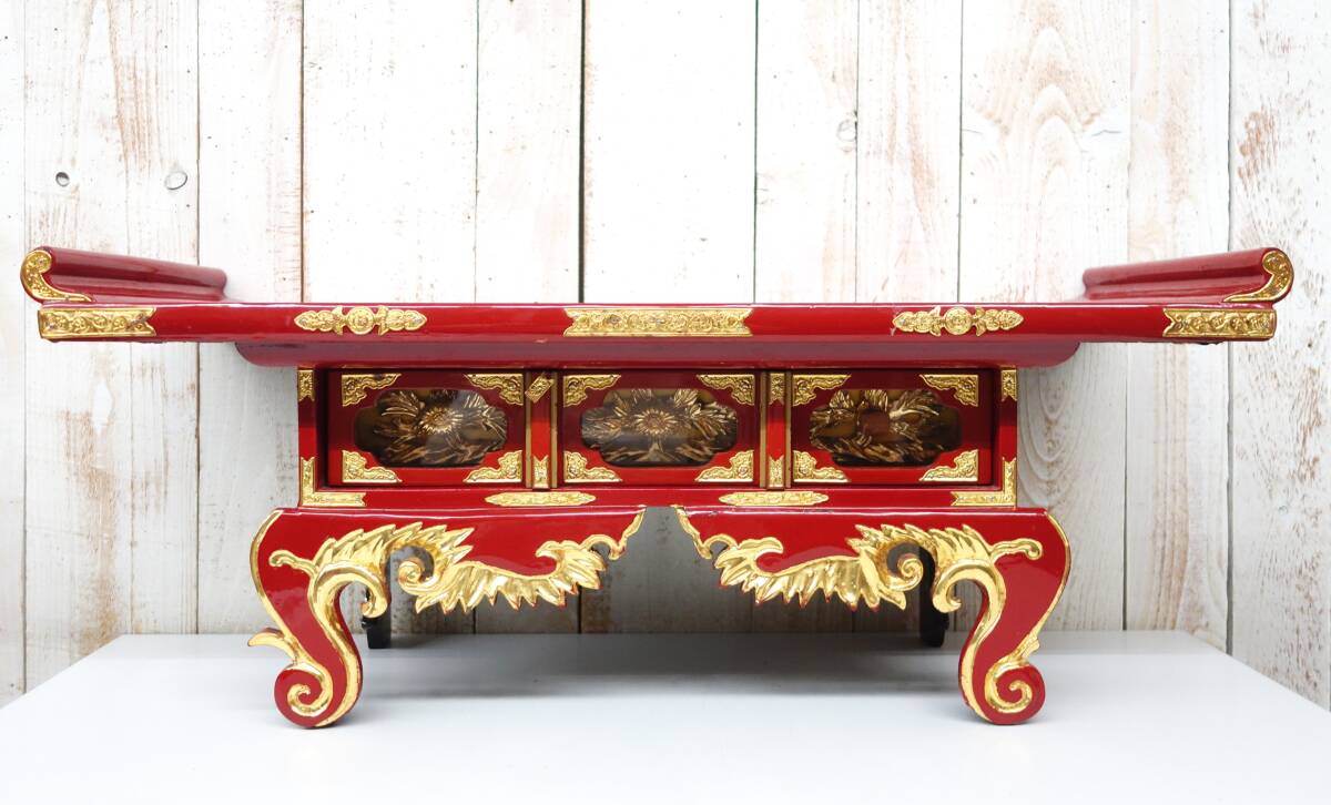伝統工芸 工芸美術 仏教 *豪華 高級仏壇 仏具 *大型 経机 前机 経卓 *引き出しあり *朱塗 金彩彫刻 三連窓 金具打