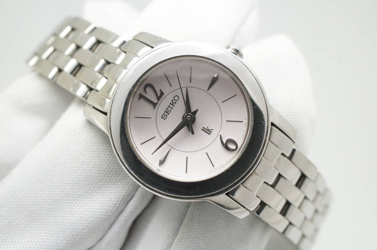 A52●作動良好 SEIKO セイコー lk ルキア 1N01-0HE0 ライトピンク文字盤 ラウンド型 レディース腕時計 シルバー お洒落 クォーツ