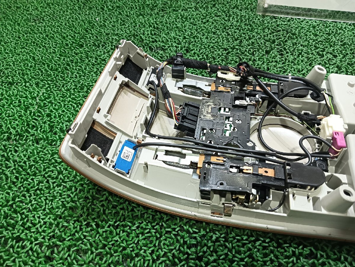 アウディ フロントルームランプ A6 ABA-4FCCES, 2010 #hyj NSP219516