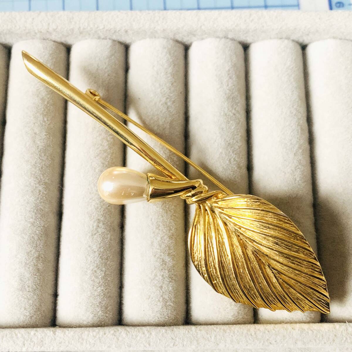 美品　JLS刻印　JEAN-LOUIS SCHERRER　フェイクパール　ゴールド　ブローチ　No.6004